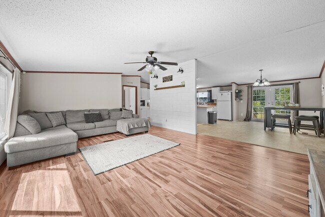 Photo - 1783 Wilkinson Rd