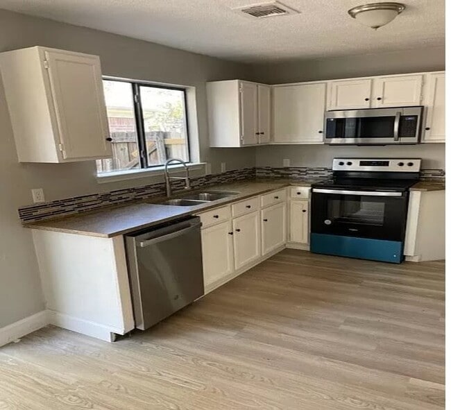 Photo - Come and see this well-kept beautiful home today!