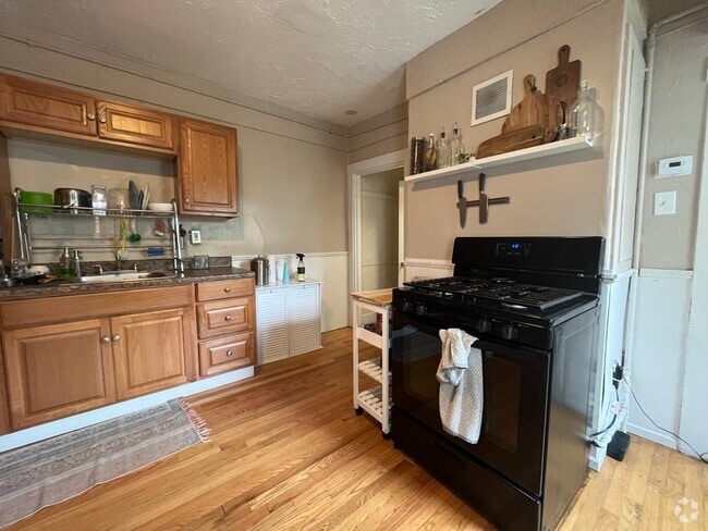 Building Photo - 11 Homer Sq Unit 10-2
