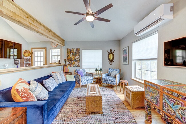 Cozy and Uniquely designed Living room with Mexican Antiques - 1831 Sul Ross St Townhome