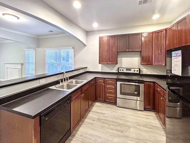 Photo - 992 Sims Ave NW