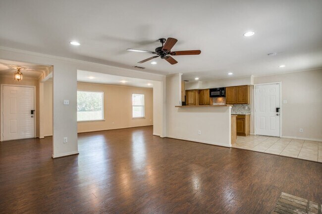 Photo - 604 Young Blvd
