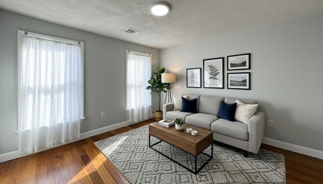 Building Photo - 324 Princeton St Unit 3