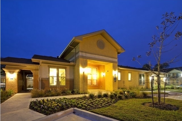 Building Photo - Auburn Square Rental