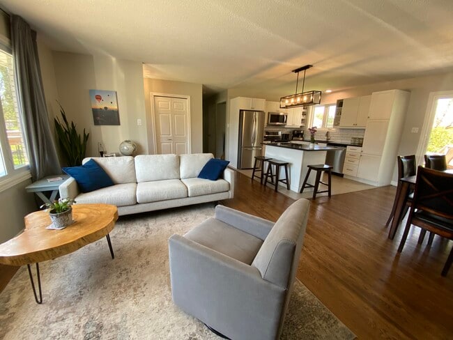 Photo - 877 Dynes Rd