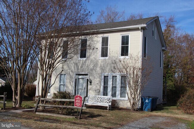 Photo - 205 RAILROAD Ave Unidad #A