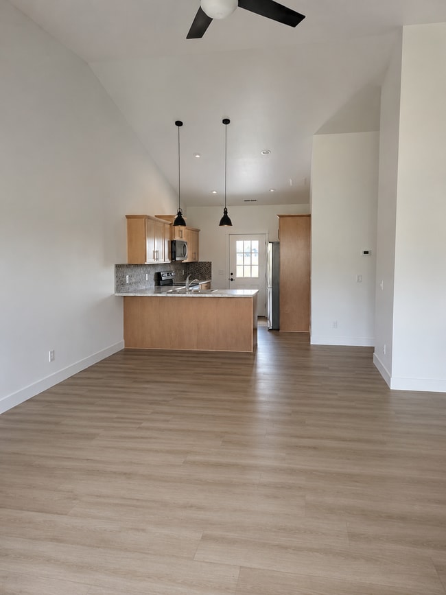 2935-2937 Eagle Butte