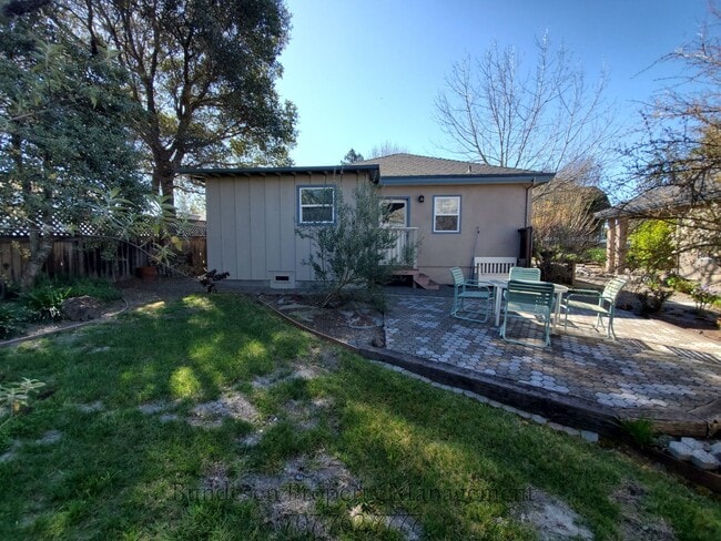 Photo - 9936 Oak St