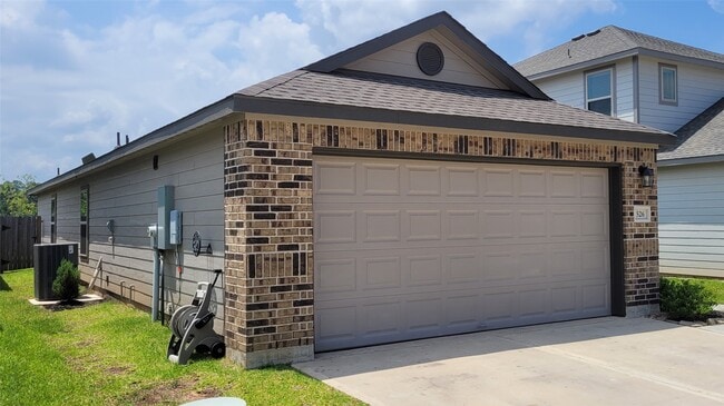 Photo - 526 Dalloway St