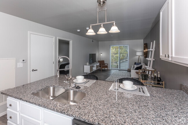 1BR, 1BA - 697 SF
