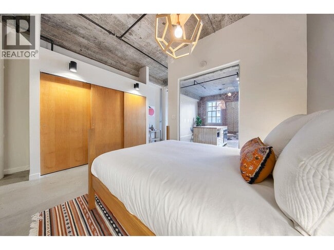 Photo - 546 Beatty St