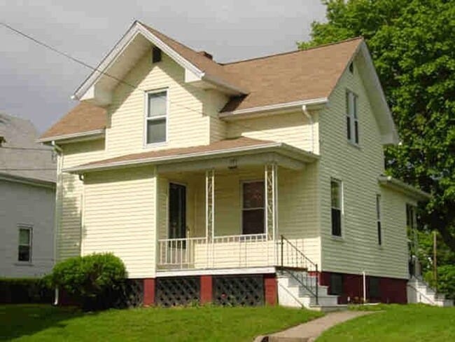 **Cranston Three Bed Single Family - $2,495** - **Cranston Three Bed Single Family - $2,495** House