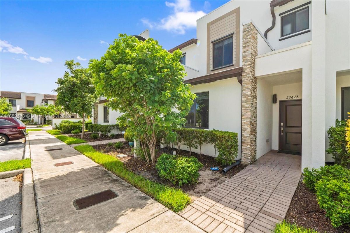 Photo - 20628 NE 7th Pl