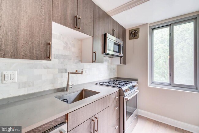 4200 Cathedral Ave NW Unidad 512