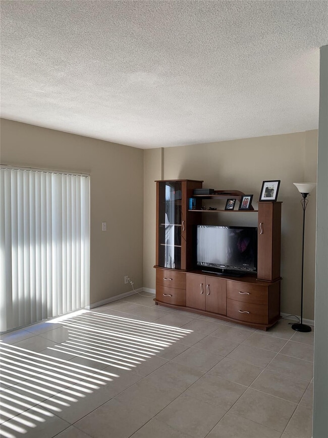 Photo - 2900 NE 30th St Unit E4