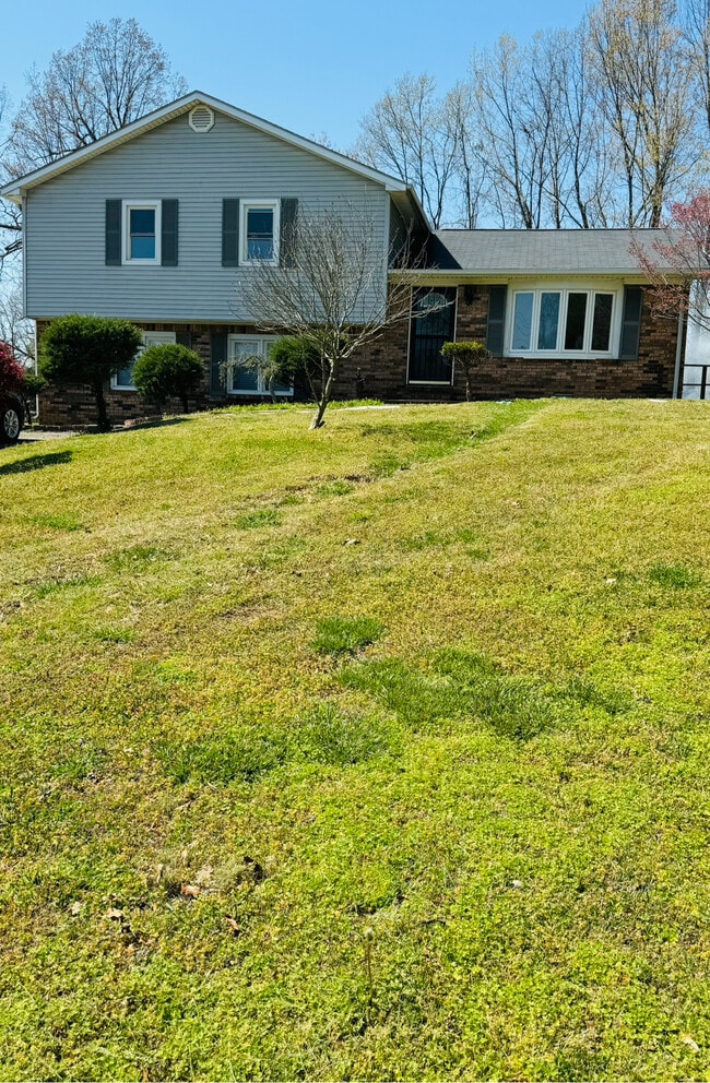 4045 Old Mayfield Rd House House Rental in Paducah, KY