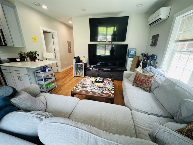 Photo - 8 W Bellflower St Unit 1