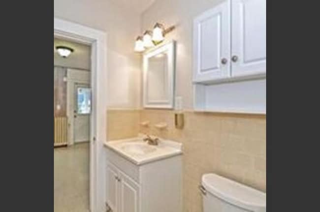 Building Photo - 25R Saunders St Unit 25R