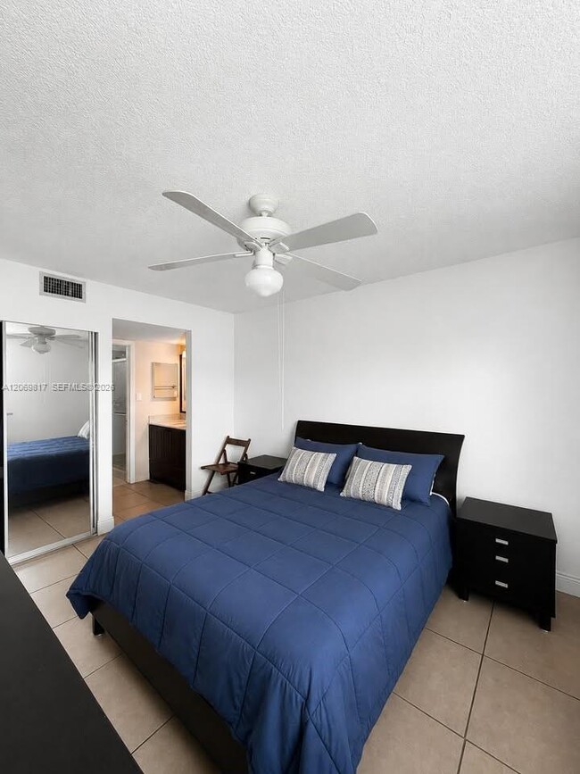 Photo - 721 SW 113th Way Unidad 721