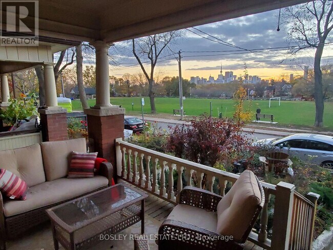 Photo - 597 Carlaw Ave