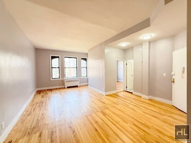 Photo - 252 W 76th St Unidad 7A