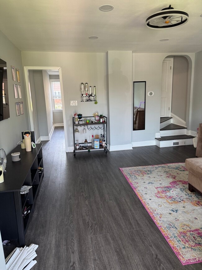 Photo - 211 Willow Ave