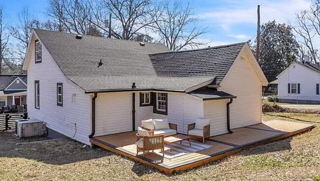 Photo - 201 Front St