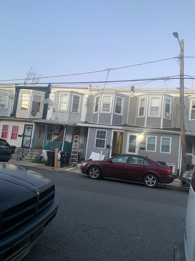 Photo - 1323 Vandever Ave