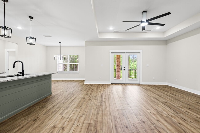 Photo - 699 Pinewood Dr
