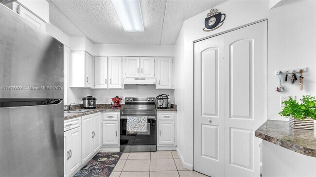 Photo - 6065 NW 186th St