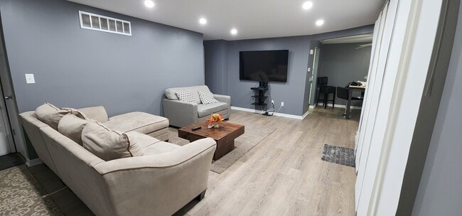 Building Photo - 130 Groton Dr Unit 3 Rental