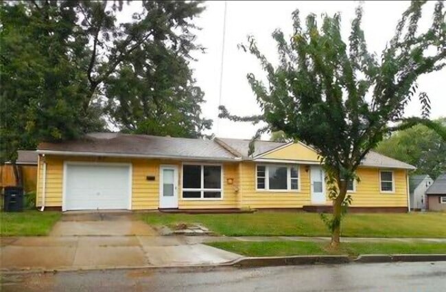 Building Photo - 570 Wyandot Ave