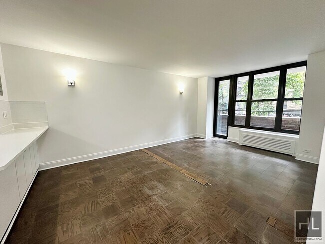 Photo - EAST 35 STREET Unidad 2I