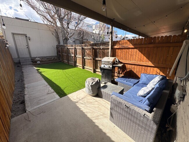 Photo - 3437 Mariposa St