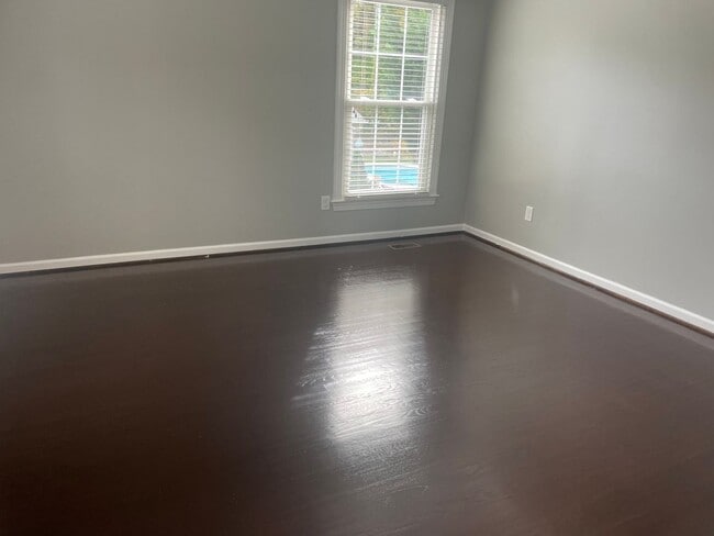 Photo - Spacious 4 Bedroom near Guilford College