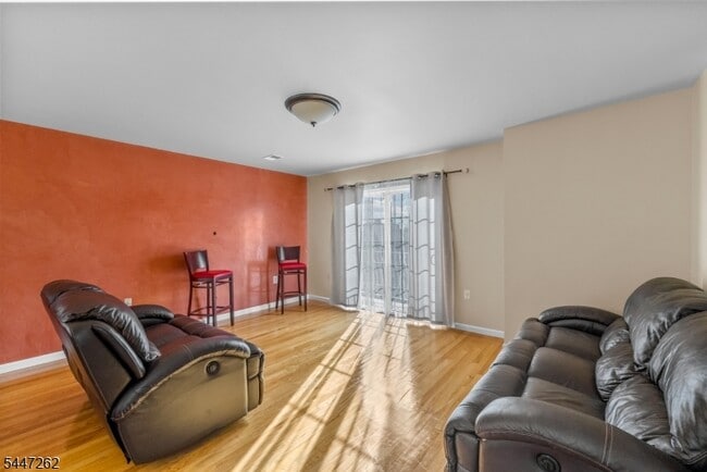 23 Chester Ave Unit 2