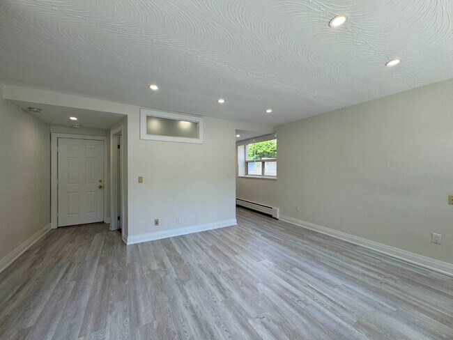Photo - 140 Springhurst Ave Unit U4