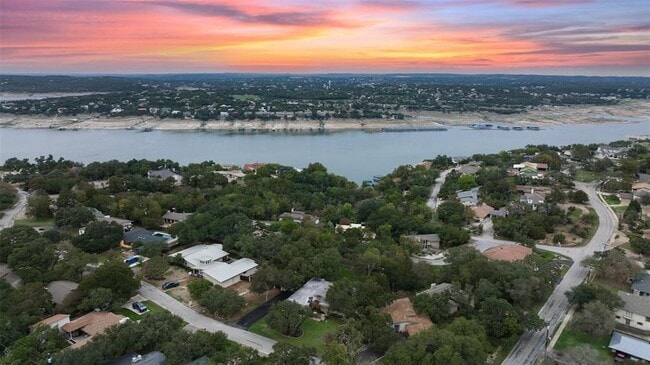 Building Photo - 113 Comet