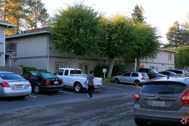 Walnut Woods Apartments