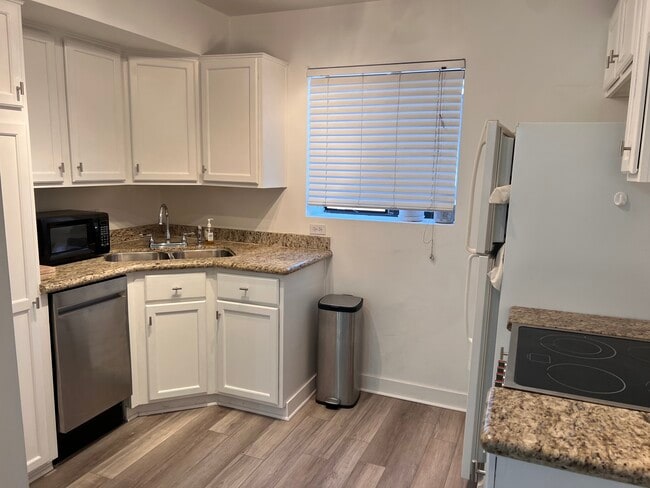 Photo - 310 W Earll Dr Unidad 106