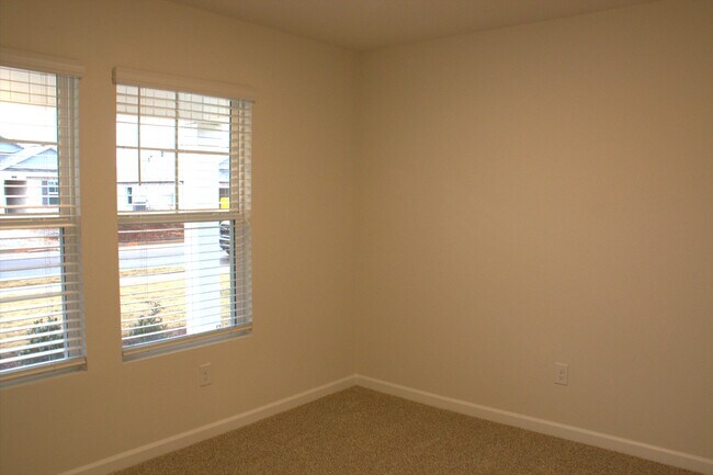 Photo - 398 Jackson Pt Cir