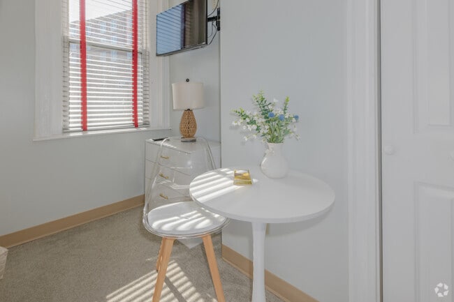 Studio - 229SF - Dining Area