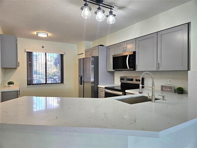 Building Photo - 2232 N Cypress Bend Dr Unit 208 Rental