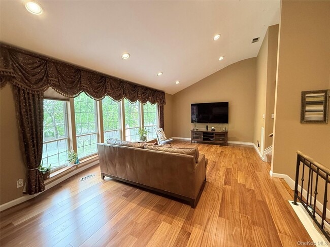 Photo - 21 Manors Dr