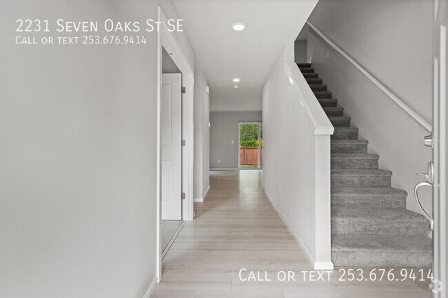 Building Photo - 2231 Seven Oaks St SE Rental