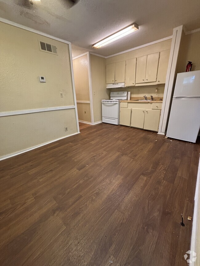 Building Photo - 822 Edwards St Rental