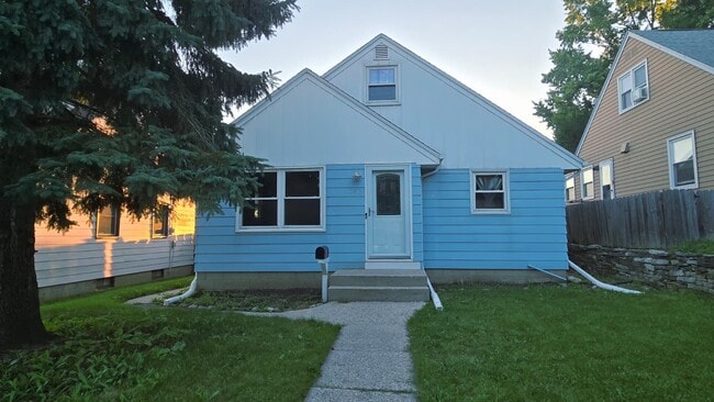 Building Photo - 3507 N 100th St Rental