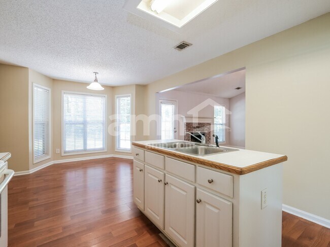 Photo - 1633 Amalie Dr