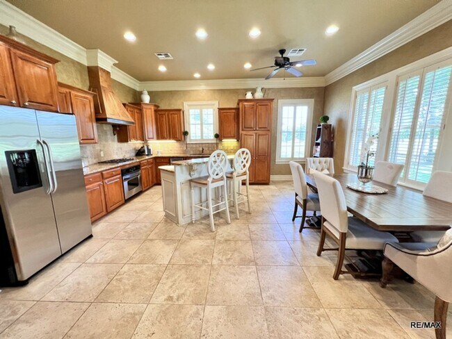 Photo - Southern Beauty with Golf Course View