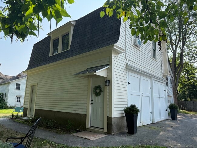 Building Photo - 208 Lake Ave Rental